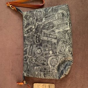 ALV ANDARE LONTANO VIAGGIANDO Italian wristlet